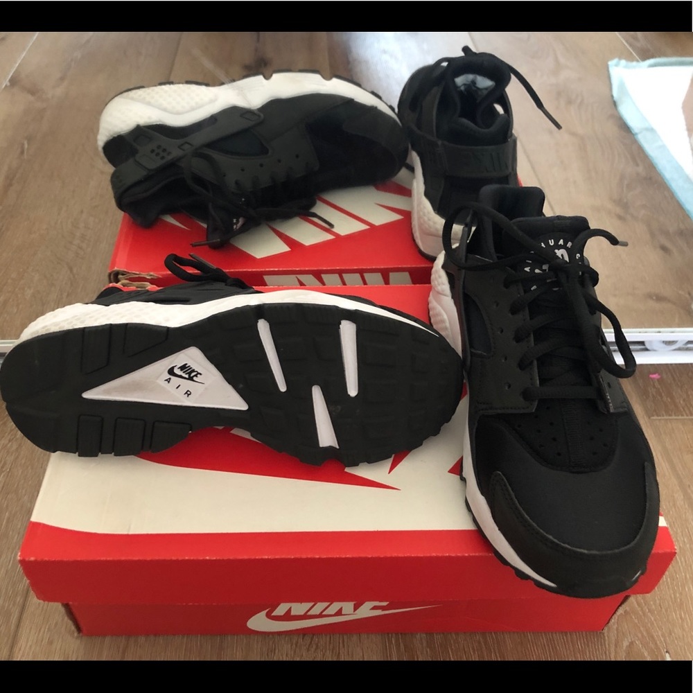 Nike huaraches In black